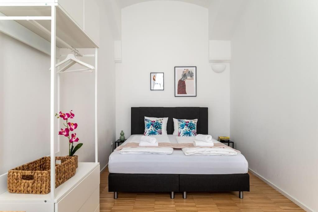 Pristine 1Br Steps From City By Hm Viyana Dış mekan fotoğraf
