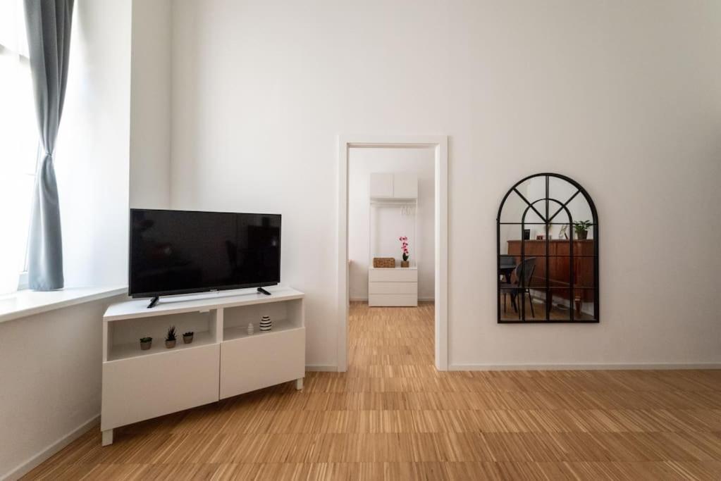 Pristine 1Br Steps From City By Hm Viyana Dış mekan fotoğraf