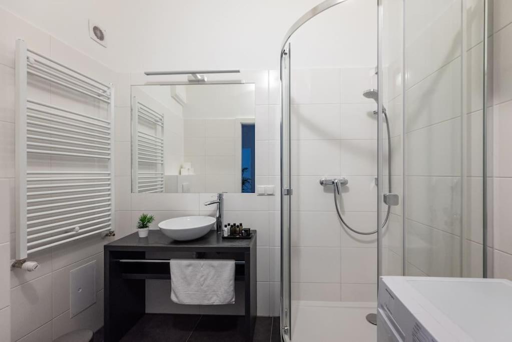 Pristine 1Br Steps From City By Hm Viyana Dış mekan fotoğraf