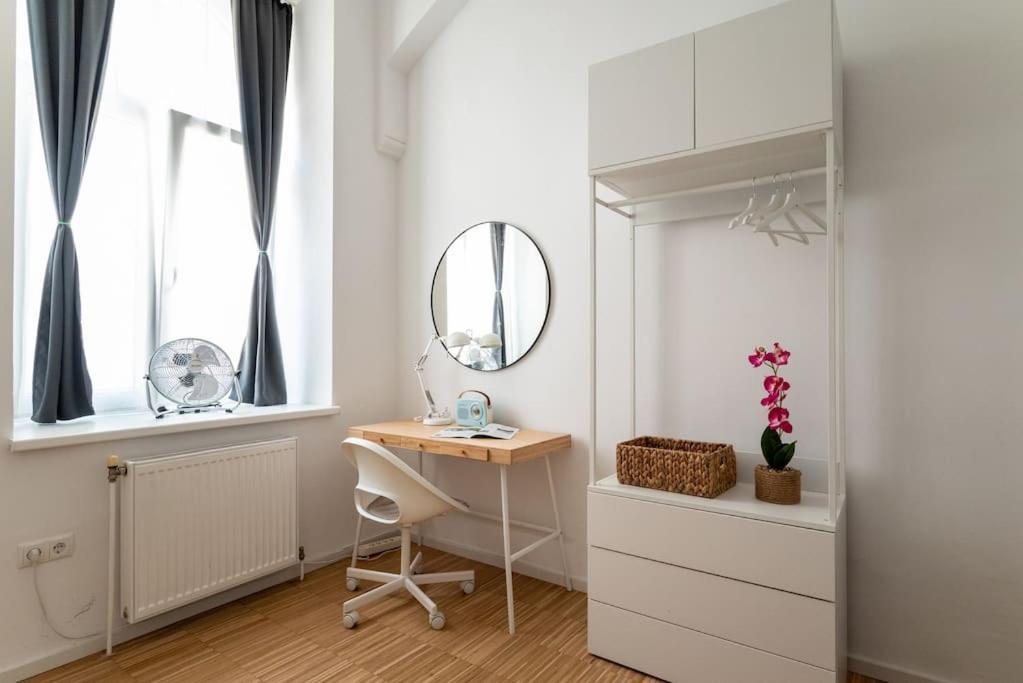 Pristine 1Br Steps From City By Hm Viyana Dış mekan fotoğraf